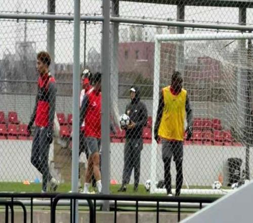 安佩姆參加海港訓(xùn)練！45號(hào)錯(cuò)過(guò)客戰(zhàn)申花+泰山球迷：黃瓜菜都涼了