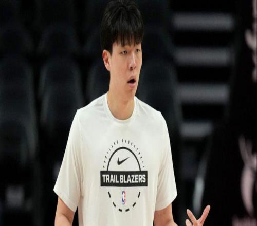 健康第一！楊瀚森因背部拉傷缺戰(zhàn)G聯(lián)賽：穿便裝場邊觀戰(zhàn)