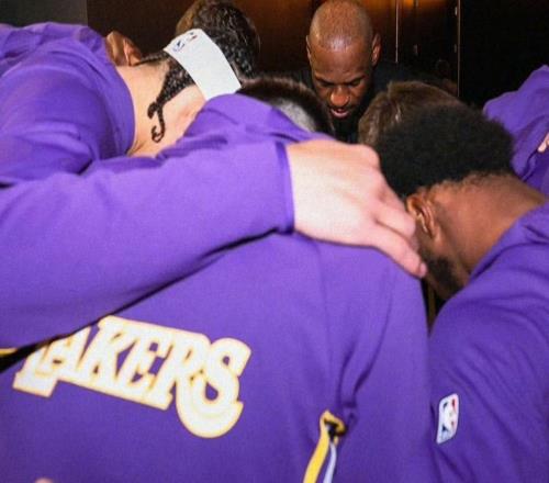 5勝11負(fù)！不怪湖人被看衰，所謂的爭(zhēng)冠口號(hào)聽(tīng)起來(lái)一點(diǎn)不符合實(shí)際