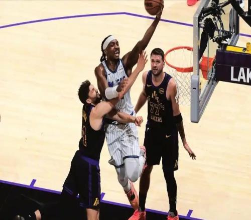 老詹絕殺不中！狀元轟36+10+6，湖人1分落敗，小巨頭20+12+準絕殺
