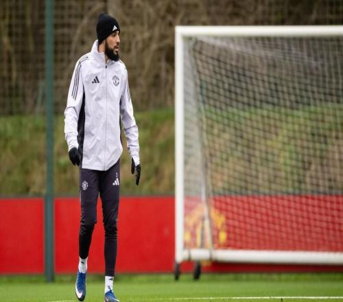 齋月期收到記者送的一盒椰棗，馬茲拉維將比賽球衣回贈(zèng)感謝