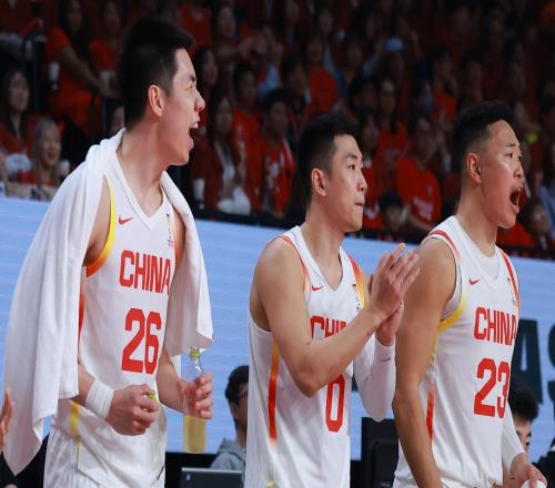 35秒內(nèi)男籃吃2T+1違體！富永空氣2+1令人發(fā)笑裁判送日本5罰1球權(quán)