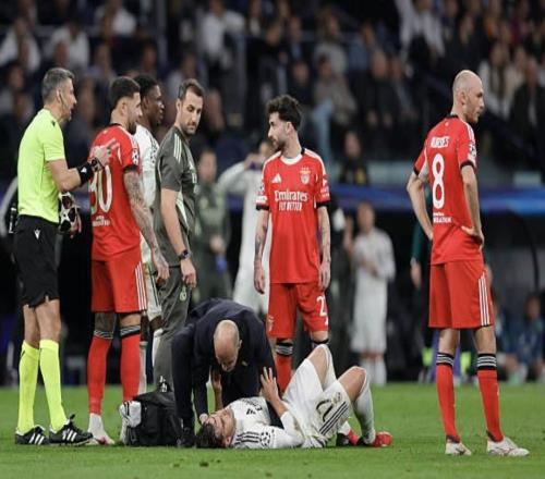 頸部受傷，勞爾阿森西奧被救護(hù)車送往醫(yī)院進(jìn)行檢查