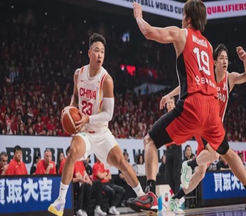 擊敗日本隊(duì)！郭士強(qiáng)世預(yù)賽首勝，主場哨太黑了，央視解說怒斥！