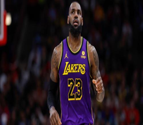 詹姆斯在2016年大逆轉(zhuǎn)73勝總亞軍勇士至今，得分比萊昂納德還多！