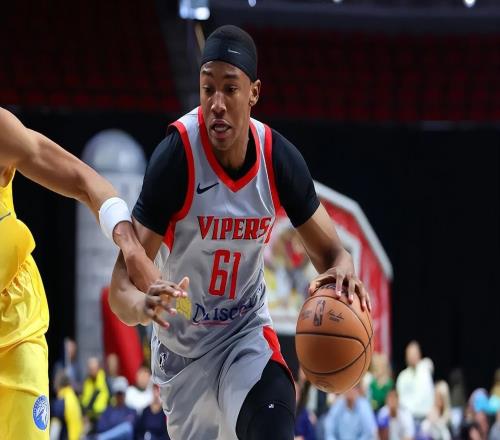 加盟火箭二隊后表現(xiàn)明顯提升了，鋒線新秀真是樹挪死人挪活