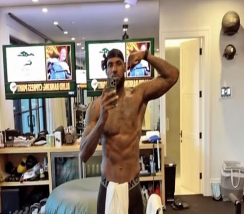 詹姆斯曬訓(xùn)練照：我醒來(lái)后就是這樣！心懷感恩，倍感幸福