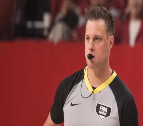 日本主場是真惡心！趙睿犯滿就算了，末節(jié)最后時刻連出黑哨！