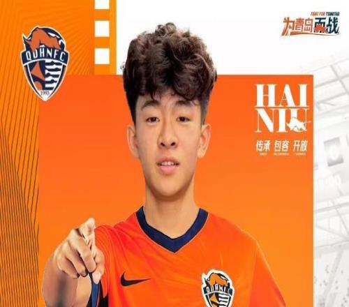 青島海牛保級穩(wěn)了3比2把魯能球員踢急了，直接暴力犯規(guī)阻擋攻勢