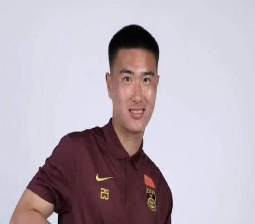 申花簽18歲留洋后衛(wèi)，拉唐狀態(tài)火熱遼寧簽混血新星劉國寶去海牛