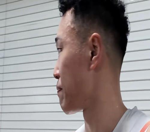 太不容易了，賽后激動(dòng)落淚，賀希寧：一直在努力讓大家重新喜歡中國(guó)籃球