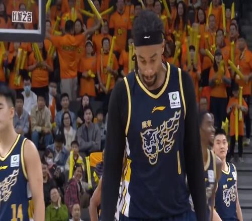 不是摩西布朗！廣東隊有望強(qiáng)挖NBA現(xiàn)役內(nèi)線，保送杜鋒躺進(jìn)總決賽