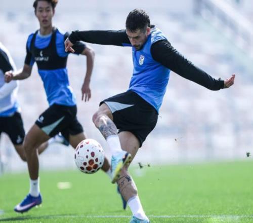 姆布拉高級貨！斯坦丘真喂餅，大連又多了個吐餅的！客戰(zhàn)申花要涼