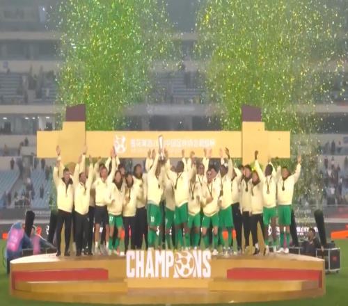 國安官方致謝球迷：感謝遠(yuǎn)征軍冷雨中的支持，新賽季不見不散