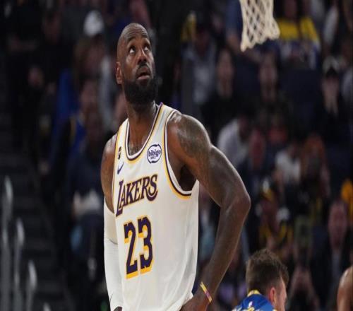 詹姆斯霸氣表態(tài)：我不怕打鐵！我總相信我下一個(gè)三分球會(huì)進(jìn)！