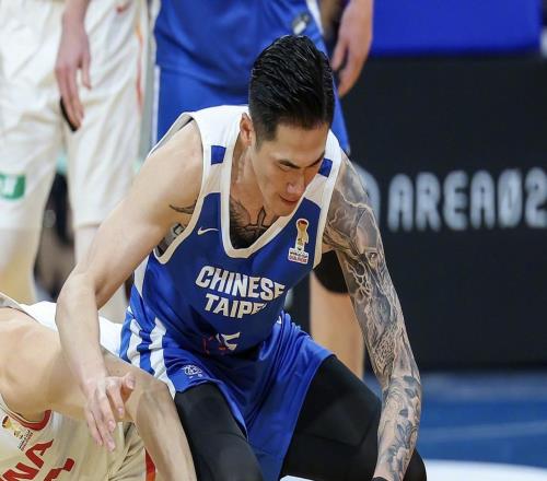 記者：感謝中國臺(tái)北主教練末節(jié)不上劉錚，讓盧峻翔一通亂干