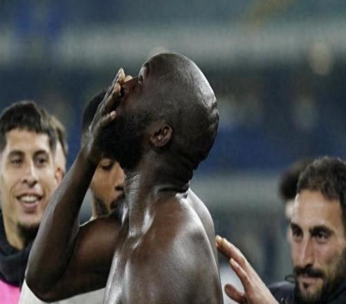 盧卡庫補時絕殺后淚灑賽場：終結(jié)9個月進球荒，告慰在天之父