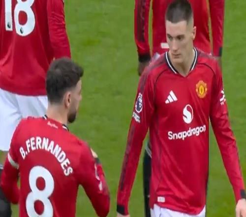 親自教你吃餅，B費(fèi)賽前熱身和中場(chǎng)休息都拉著謝什科“上課”