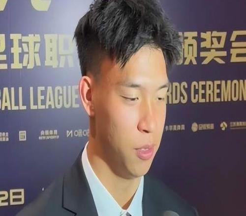 歷史第4人：19歲王鈺棟包攬中超最佳新人和中國金童獎！