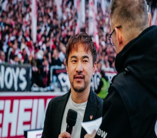 重返老東家，日本前國腳岡崎慎司回到斯圖加特主場觀看比賽