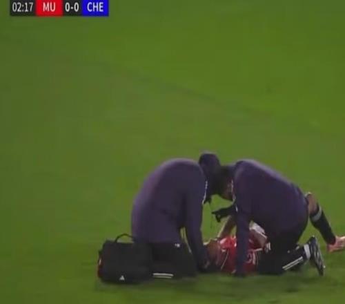 卡里克觀戰(zhàn)青訓(xùn)比賽，奧比馬丁、U21隊(duì)長(zhǎng)阿爾喬弗里先后受傷