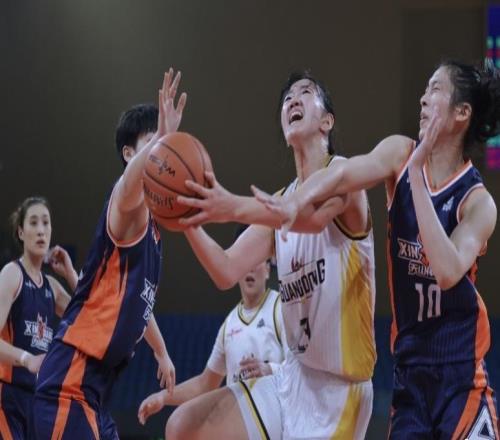 女籃俱樂部杯決賽階段在清遠(yuǎn)開賽，廣東女籃首戰(zhàn)加時憾負(fù)