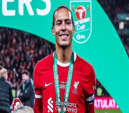 英超歷史第一中衛(wèi)之爭：范戴克用100場99次首發(fā)，“回應(yīng)”特里