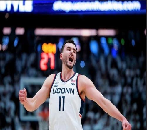 卡拉班：待滿大學(xué)生涯的康大前鋒位居2026次輪但身價(jià)直沖首輪