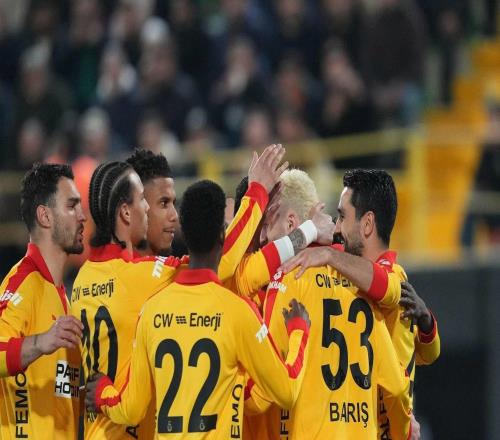 官方：加拉塔薩雷因球迷燃放煙火、投擲雜物等被罰款4萬歐