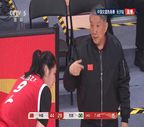 女籃后衛(wèi)線沒人可用！三人7中0，險遭逆轉(zhuǎn)，球迷：速召武桐桐回來