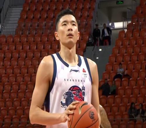 決勝時(shí)刻罰球1比18！裁判末節(jié)發(fā)力，山東男籃反撲受阻不敵廣州