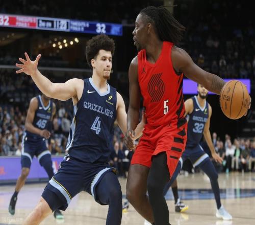 萊昂納德29+8+2無(wú)緣今日最佳球員！因?yàn)榛衾盏?5+5+11創(chuàng)紀(jì)錄！