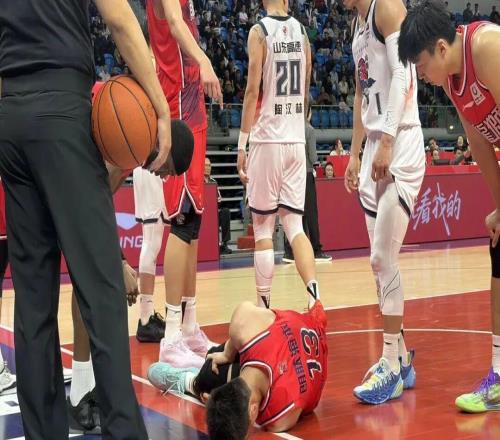 WOC！郭艾倫！是膝蓋啊