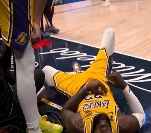 掘金戰(zhàn)勝湖人的慶功宴，詹姆斯不到場(chǎng)，約基奇也不敢動(dòng)筷子