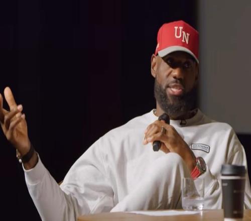 詹姆斯：沒人比我更嚴(yán)于律己，季后賽我會(huì)關(guān)手機(jī)沒人找得到我