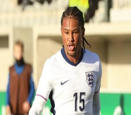 電訊報：阿森納、曼聯(lián)和藍(lán)軍今夏將爭奪富勒姆18歲中衛(wèi)阿米薩