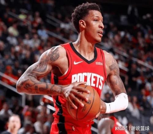 火箭負(fù)殘陣勇士烏帥背大鍋，一先發(fā)8連鐵+5失誤，兩替補(bǔ)無力回天