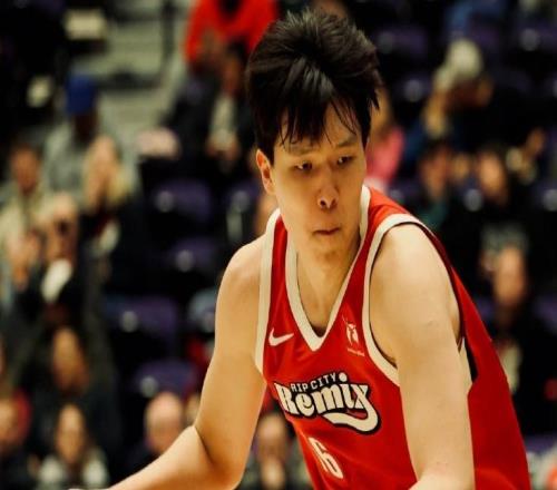 楊瀚森復出21+9+6+2+3帽統(tǒng)治內線率混音拒20分逆轉射日