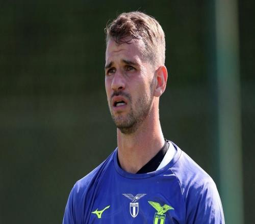 拉齊奧官方：普羅韋德?tīng)柤绮渴軅麑⑹中g(shù)據(jù)悉很可能賽季報(bào)銷(xiāo)