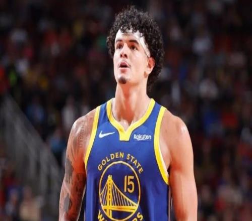 追了一整場(chǎng)，7分惜?。∮率坎粩忱做?，波神9分，亞歷山大15次罰球