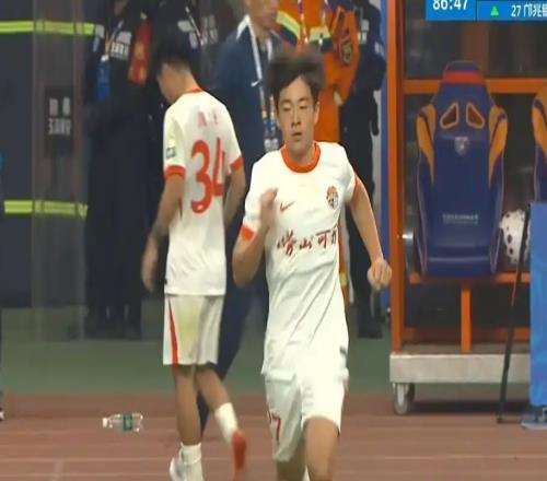 中超抖了抖！鄺兆鐳保護(hù)性首秀+傳球成功率100%，記者：降維打擊