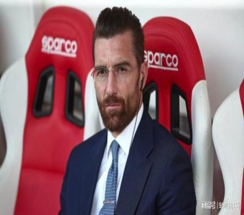 17歲出道，40歲退役，布馮曾是他的替代，代表5支不同球隊(duì)踢歐冠