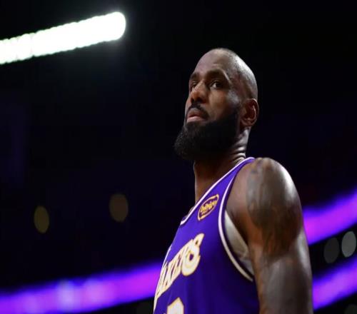美媒：詹姆斯沒興趣加盟勇士，下賽季湖人、騎士二選一或退役