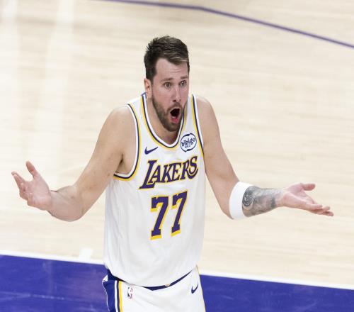 一夜消息：東契奇遇雙重麻煩，阿德巴約創(chuàng)造歷史