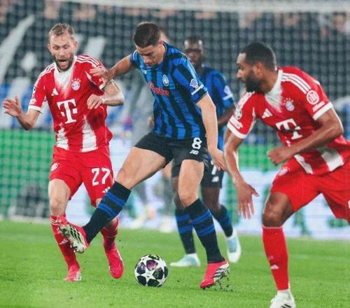 主場(chǎng)1比6慘遭羞辱！拜仁痛擊真藍(lán)黑，意甲歐冠最后尊嚴(yán)被狠狠踐踏