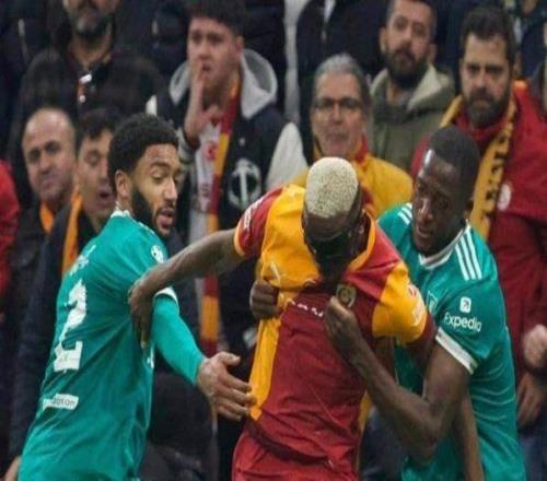 【歐冠】斯洛特百場再暴角球弱點(diǎn)，利物浦?jǐn)∽咄炼? />
</a>
<div   id=