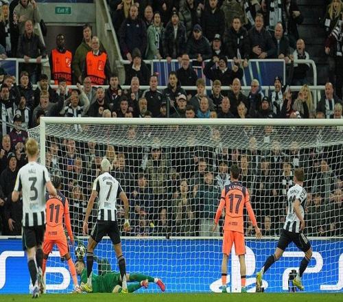 巴塞羅那11紐卡斯?fàn)杹嗰R爾補(bǔ)時(shí)絕平