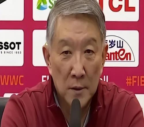 勝馬里發(fā)布會(huì)！宮魯鳴不滿比賽，談內(nèi)線搭配，展望比利時(shí)強(qiáng)調(diào)學(xué)習(xí)