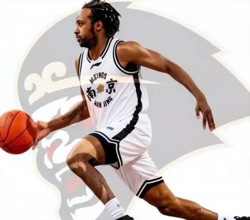 為新外援騰出位置！南京同曦裁掉2米08藍(lán)領(lǐng)內(nèi)線，王世龍不留情面