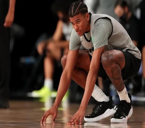 4戰(zhàn)狂轟110分！被火箭拋棄的榜眼，終于支棱起來了